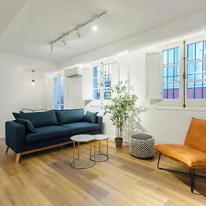Decorated And Renovated- 2bd 2bth- Center Seville